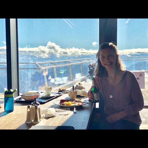 Meet the Posher - Picture 5 of 7